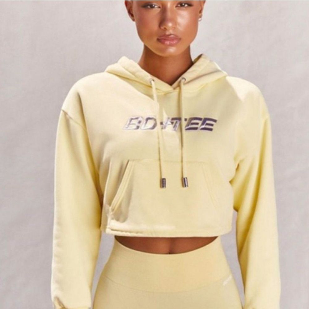 Bo+Tee Oh Polly Cropped Yellow Hoodie Medium Athletic Lounge Sweatshirt